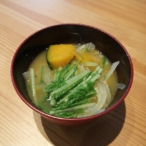 南瓜・玉葱・水菜の味噌汁